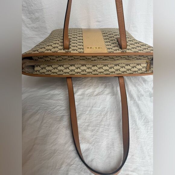 Michael Kors Emry XL Top Zip Tote - Picture 6 of 9